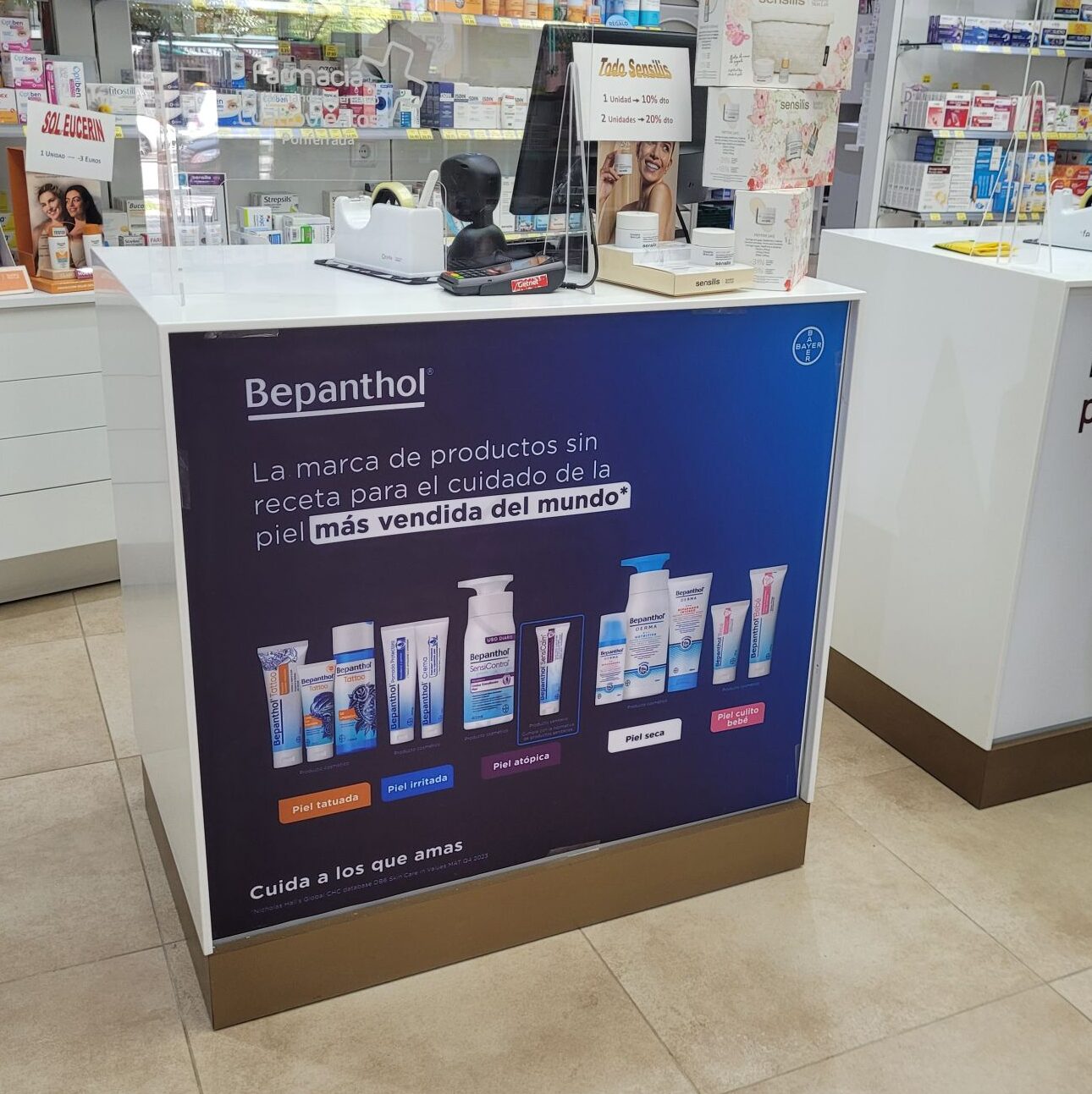 Instalación de Vinilos en farmacia