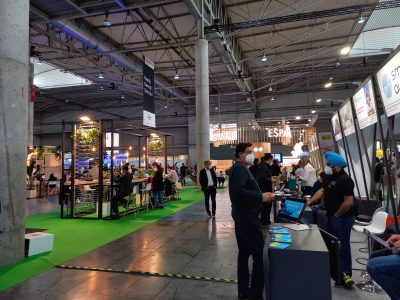 La imagen muestra MWC Barcelona después de haber sido implementado por Merchanservis.